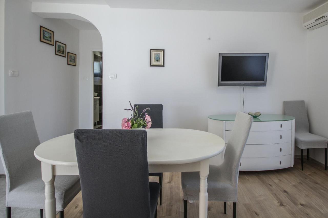 Apartment Tosca With Parking Rovinj Exterior photo